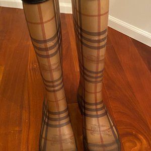 Pre-loved Burberry Winter Boots